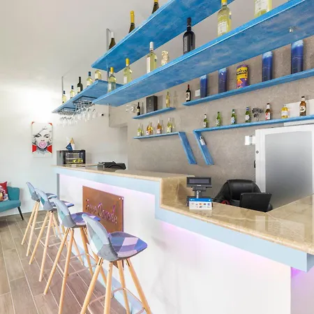 A Stunning With Pool And Jacuzzi