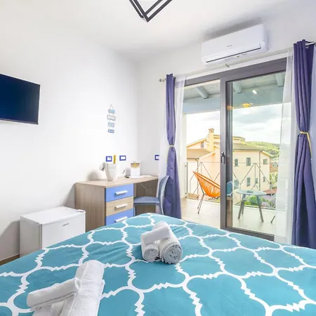 A Stunning With Pool And Jacuzzi *