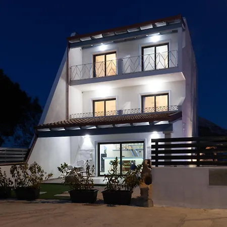 וילה A Stunning With Pool And Jacuzzi *