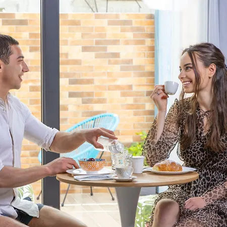 A Stunning With Pool And Jacuzzi וילה *