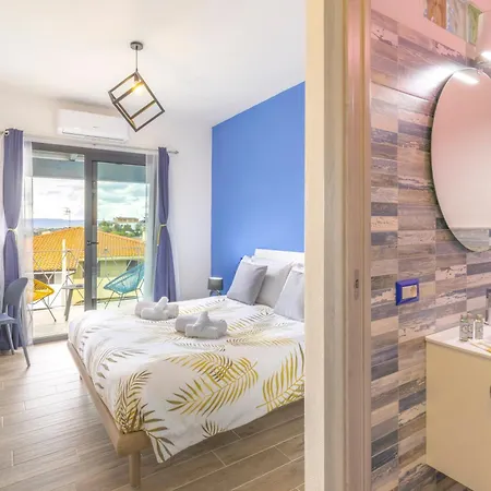 A Stunning With Pool And Jacuzzi