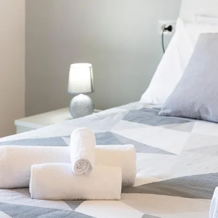 A Stunning With Pool And Jacuzzi