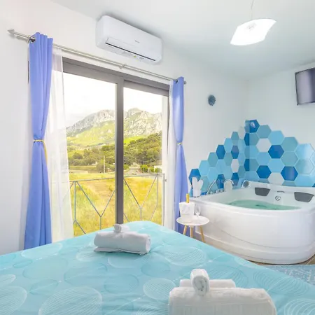 וילה A Stunning With Pool And Jacuzzi *