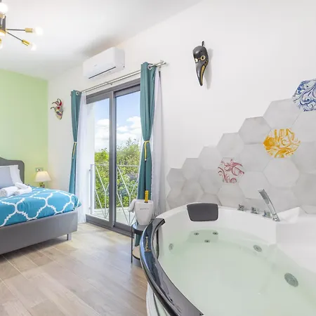 Villa A Stunning With Pool And Jacuzzi