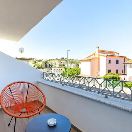 A Stunning With Pool And Jacuzzi *