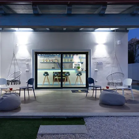 A Stunning With Pool And Jacuzzi * Lula