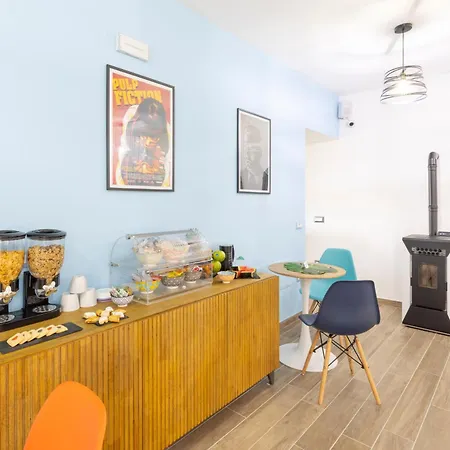 A Stunning With Pool And Jacuzzi *