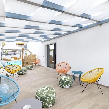 A Stunning With Pool And Jacuzzi Lula