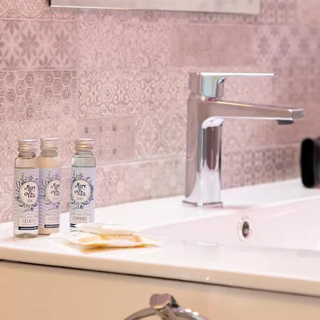 A Stunning With Pool And Jacuzzi Villa *