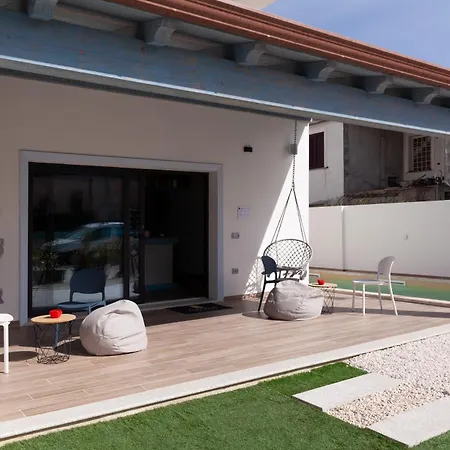 A Stunning With Pool And Jacuzzi *